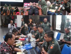 Pangdam IV/Diponegoro Bersama Ketua Persit KCK PD IV/Diponegoro Ikuti Donor Darah Sambut HUT ke-79