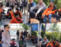 Hangat dan Akrab, Kapolres Kendal Duduk Lesehan Bersama Sebelum Lepas Rombongan Buruh Menuju May Day ke Semarang
