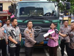 Senyum Sumringah Korban Curanmor Saat Polres Pelabuhan Tanjungperak Temukan dan Kembalikan Kendaraan yang Hilang