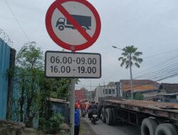 Pencitraan Hanya Muncul Saat Kamera Menyala, Setelah Itu? Kasat Lantas Tanjung Perak Diduga Tak Mampu Kendalikan Anggotanya.
