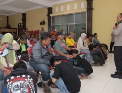 Kapolres Lamongan Lakukan Pendekatan Humanis Tangani Aksi Pemuda Konvoi di Jalan