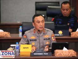Kapolri Berikan Pelayanan Kesehatan Gratis Bagi Ribuan Orang Hari Ini
