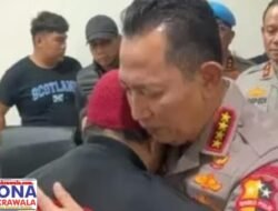 Kapolri Peluk dan Minta Maaf Langsung Kepada Keluarga Korban Tewas Tertabrak Kendaraan Rantis Brimob