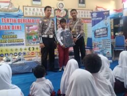 Satlantas Polres Situbondo Tanamkan Disiplin Lalu Lintas Sejak Dini, Lewat Program Police Goes to School