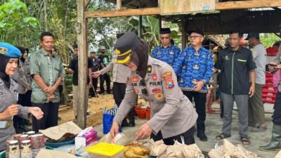 Bedah Rumah Warga di Tulakan, Polres Pacitan Peringati Hari Jadi Polwan ke -77