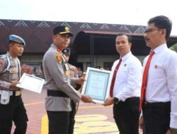 Kapolres Ngawi Beri Penghargaan kepada 47 Personel dan PHL, Tekankan Loyalitas serta Profesionalisme
