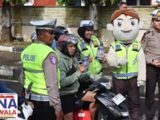 Sosialisasi Terpadu Operasi Zebra Candi 2025, Polres Purbalingga Hadirkan Badut dan Wayang