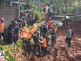 Prajurit Kodam IV/Diponegoro Tanpa Kenal Lelah Berjuang Selamatkan Jiwa di Tengah Bencana