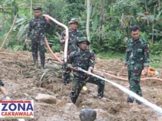Pencarian Hari ke-6, Prajurit Kodam IV/Diponegoro dan Tim Gabungan Terus Lakukan Evakuasi Korban Longsor di Banjarnegara