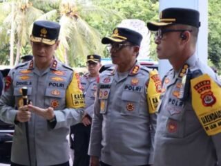 Kapolres Bandara I Gusti Ngurah Rai Dampingi Kapolda Bali Tinjau Posko Terpadu Nataru