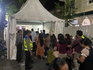 Pengamanan Maksimal, Jemaat Rayakan Malam Natal dengan Aman di Gereja Ekklesia Bandara Ngurah Rai