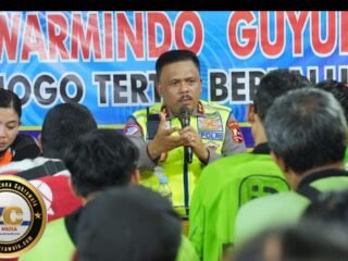 Gaya Santai Kakorlantas Polri Sapa Pengemudi Ojol di Yogyakarta: "Polri Harus Dekat Masyarakat"