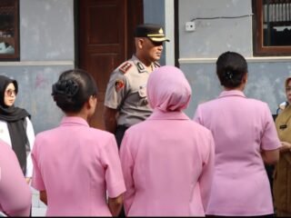 Polres Kendal Distribusikan Perdana Menu MBG di SDN Tambakrejo Patebon