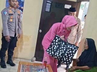 Polres Situbondo Bagikan Ratusan Paket Sembako