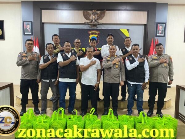 Pererat Sinergitas, Satbinmas Polres Kendal Salurkan Bingkisan Lebaran Pada Pokdarkamtibmas