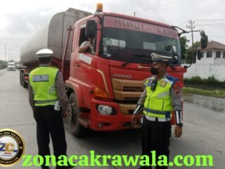 Untuk Kelancaran Arus Balik, Polda Jateng Lakukan Penyekatan Truk Sumbu Tiga di Ujung Tol Kaligawe
