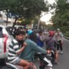 Polsek Sukomanunggal Amankan Pembagian Takjil di Jalan Kupang Jaya Surabaya