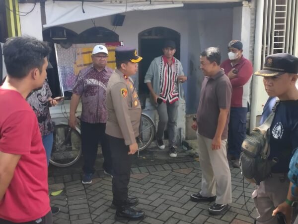 Pastikan Keamanan Infrastruktur, Kapolsek Sukomanunggal Tinjau Jembatan Simo Pomahan Jelang Renovasi Total