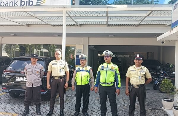 Polsek Sukomanunggal Perketat Pengamanan Perbankan Sambangi Bank BJB HR Muhammad Surabaya