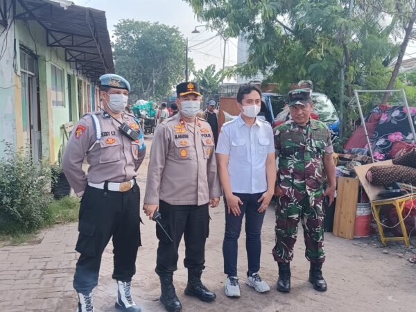 Pasar Simorejo Timur Ditertibkan, Polsek Sukomanunggal Kawal Pembongkaran 300 Bangunan