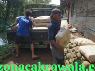 Material Semen Sebagai Bahan Pembangunan Jembatan Perintis Garuda Terus Berdatangan