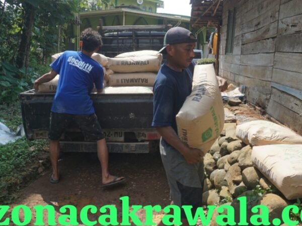 Material Semen Sebagai Bahan Pembangunan Jembatan Perintis Garuda Terus Berdatangan