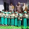 Polsek Pringgabaya Salurkan Wakaf AL-Qur'an dan Iqro di TK Ar-Rahman Dusun Ketapang