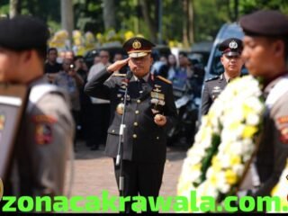 Kakorlantas Polri Pimpin Upacara Pelepasan Jenazah Mantan Kapolda Jabar 2006 Irjen Pol. (Purn) Paiman
