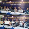 TERJERAT CINTA PALSU, MILIARAN MELAYANG! Polda Jatim Bongkar Sindikat Love Scamming Internasional yang Menipu 53 Korban di Indonesia