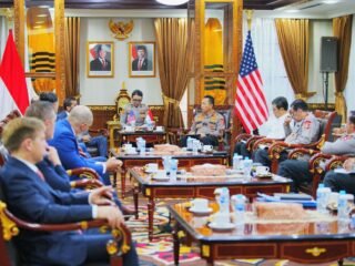 Kapolri Terima Audiensi Direktur FBI, Perkuat Kerja Sama Penanggulangan Kejahatan Transnasional