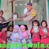 Wujud Kepedulian Bhabinkamtibmas Bagik Papan Bagikan Bantuan iqra dan Edukasi Cegah Bullying di PAUD Jannatul Hazni