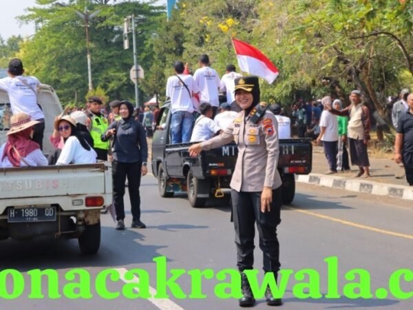 Polres Kendal Berikan Pelayanan Aksi Damai Peternak Unggas, 15.000 Ekor Ayam Dibagikan Gratis di Alun-Alun 
