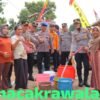 Peduli Kebutuhan Warga, Kapolres Kendal Salurkan 10.000 Liter Air Bersih dan Sembako di Desa Sidomakmur