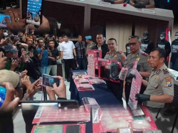 Jaringan Gelap Narkotika Dibongkar, Polres Pelabuhan Tanjung Perak Sita Barang Bukti Senilai Rp1,2 Miliar