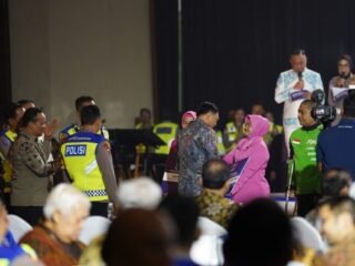 Syukuran Hari Lalu Lintas Bhayangkara ke-71, Kapolri Beri Tali Asih ke Keluarga Anggota Polisi yang Gugur