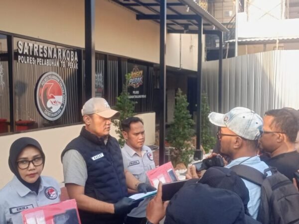 Polres Pelabuhan Tanjung Perak Amankan Tersangka Kurir Bawa Sabu 100,72 gram