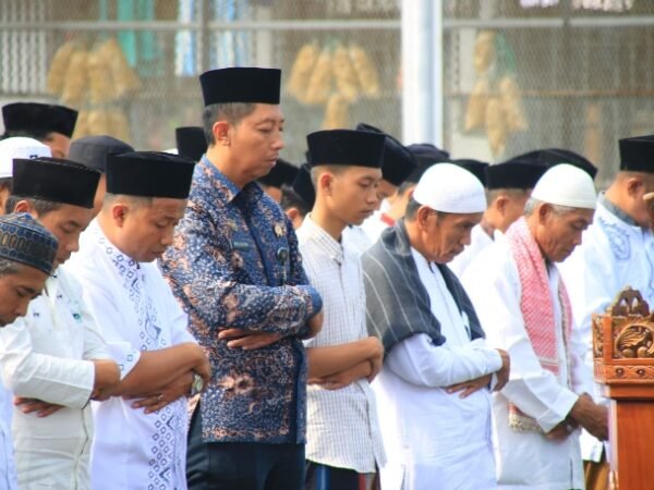 Mengetuk Pintu Langit, Petugas dan Warga Binaan Lapas Banyuwangi Gelar Salat Istisqa