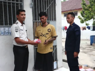 Peduli Kesehatan: Lapas Kelas I Madiun Bagikan Peralatan Mandi kepada 194 Warga Binaan