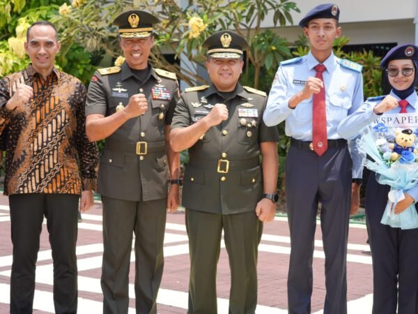 Kasdam IV/Diponegoro Hadiri Penutupan Penanaman Dasar Siswa SMA Taruna Nusantara