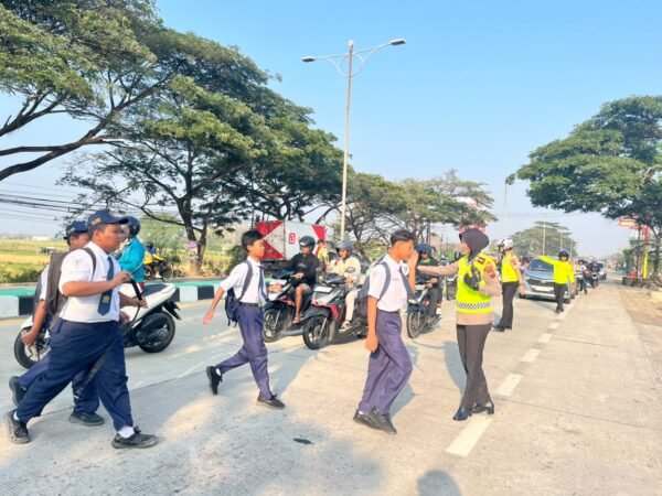 Kapolres Kendal Pantau Arus Lalu Lintas Pagi, Pastikan Personel Siaga di Jalur Pantura