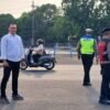 Tak Hanya Berantas Narkoba, AKP Adik Agus Putrawan Hadir di Jalan, Pastikan Pelajar Menyeberang Aman