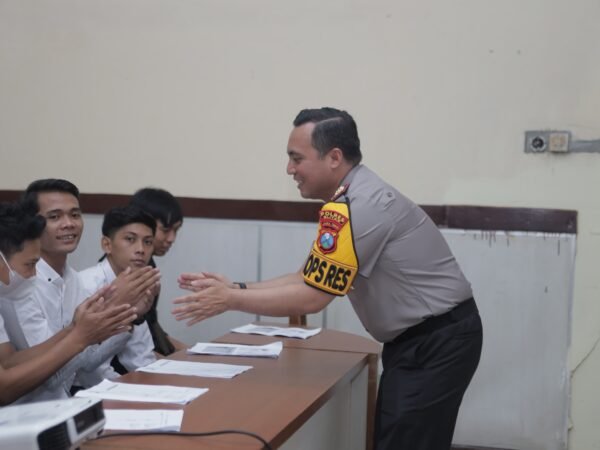 Polisi Peduli Pengangguran Kapolres Blitar melaksanakan kegiata Peduli pada Kepentingan Warga